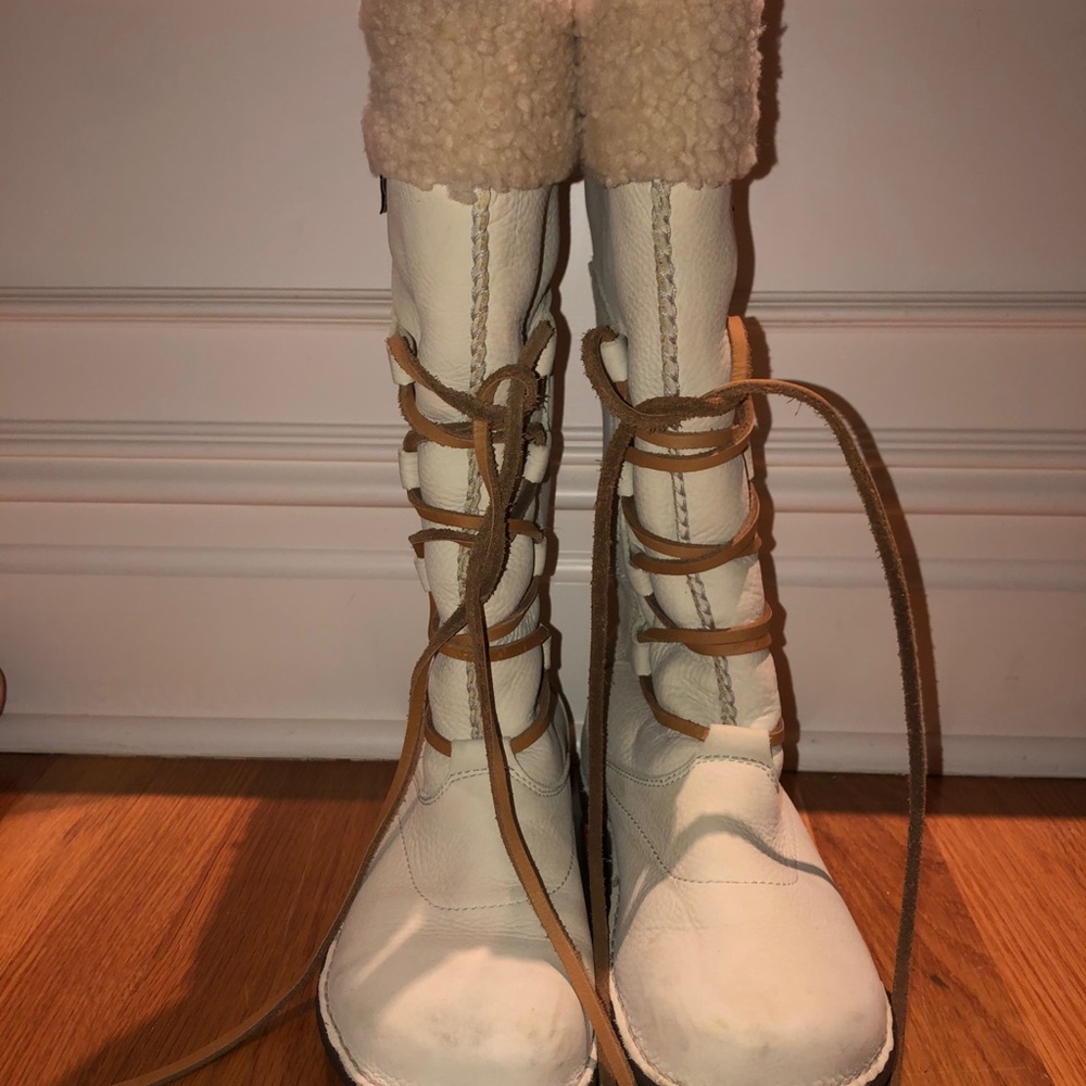UGG ivory w/ brown detail lace-up boots